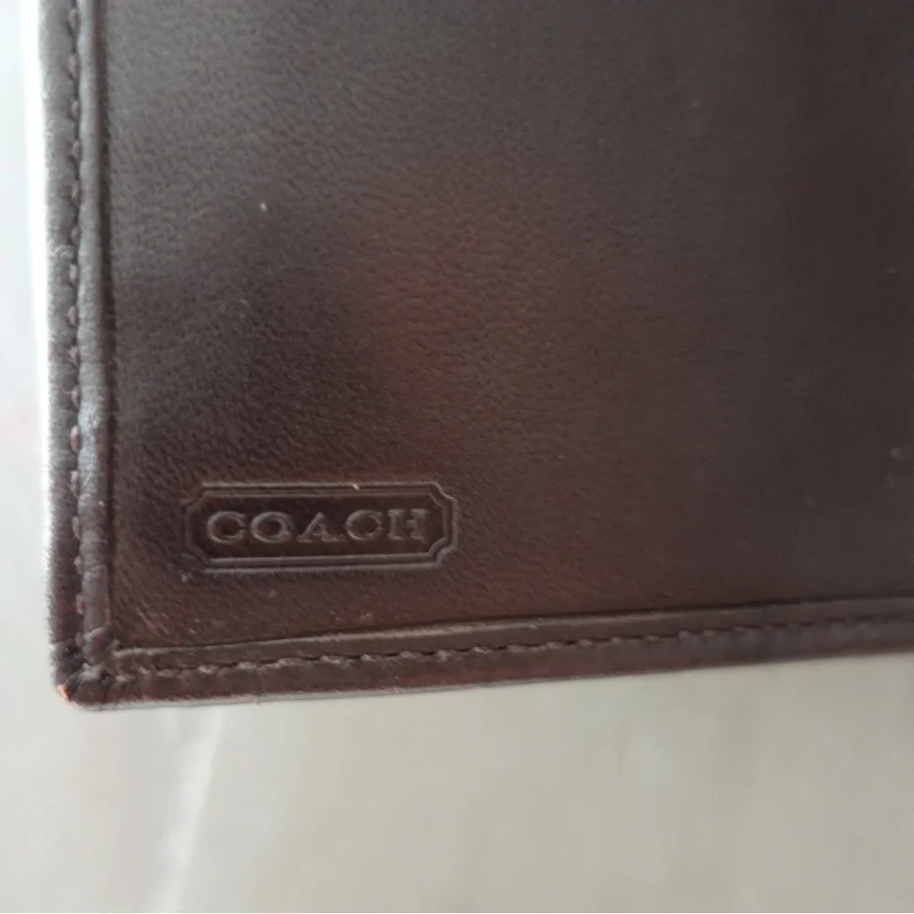 2000s Coach Bifold Wallet - Picture 6 of 9